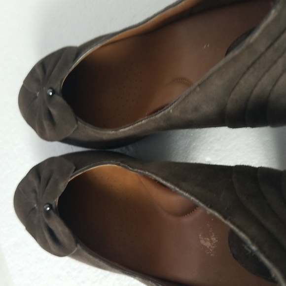 CLARKS ARTISAN BROWN SUEDE PUMPS - Picture 8 of 8